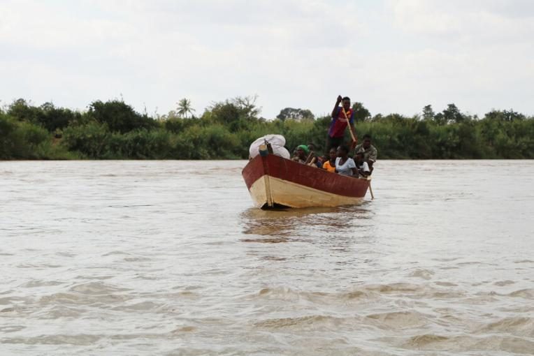 People crossing the Buzi river in Sofala province by boat last October. This is the area now hit by Cyclone Eloise.