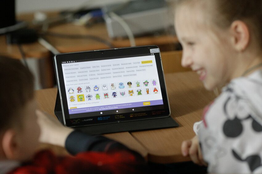 Tablet distribution helps Ukrainian children continue their education