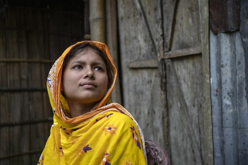 15-year-old Monalisa from Bangladesh stopped her wedding in order to complete her education. 