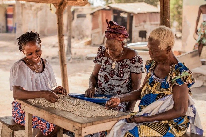 Three generations of women discuss periods.