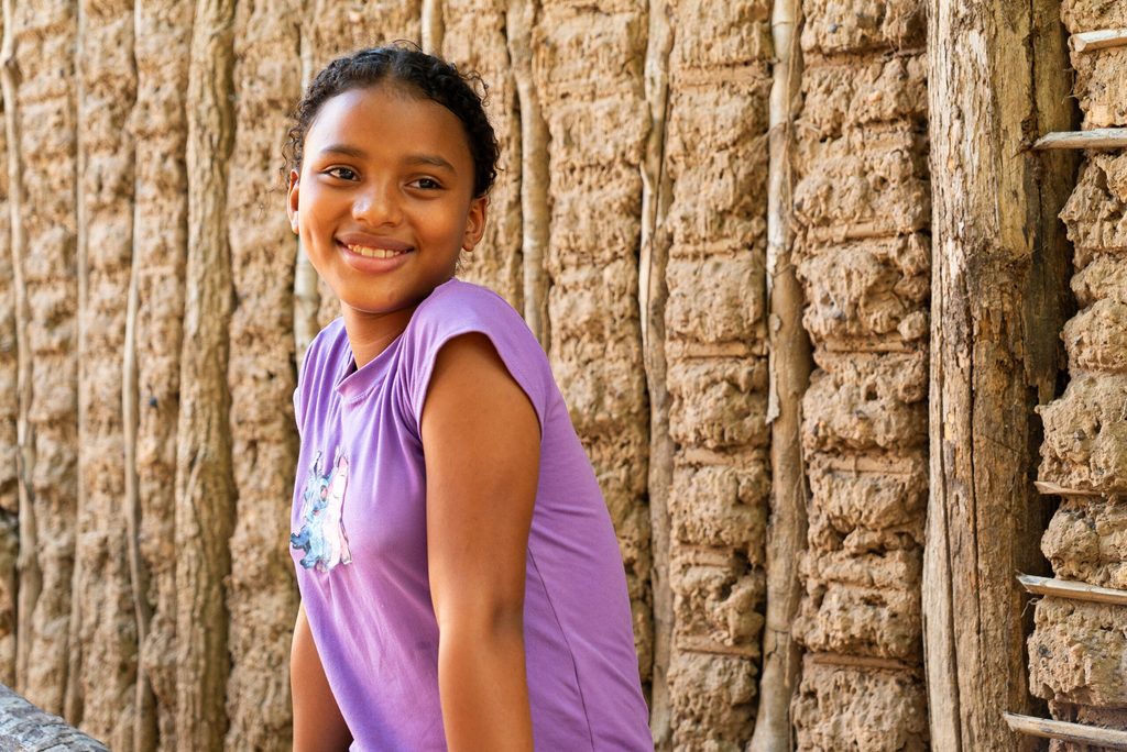 In Brazil, the Cambalhotas (Somersaults) project strengthens the skills of children between the ages of 3 and 11, especially girls and their communities, so they can live free of violence in their schools and homes.