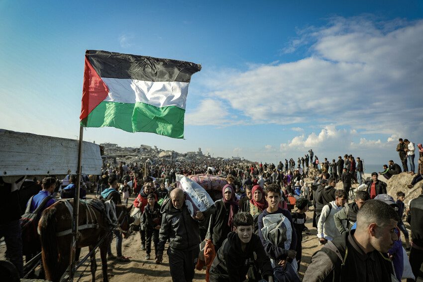 Gazans arriving home.