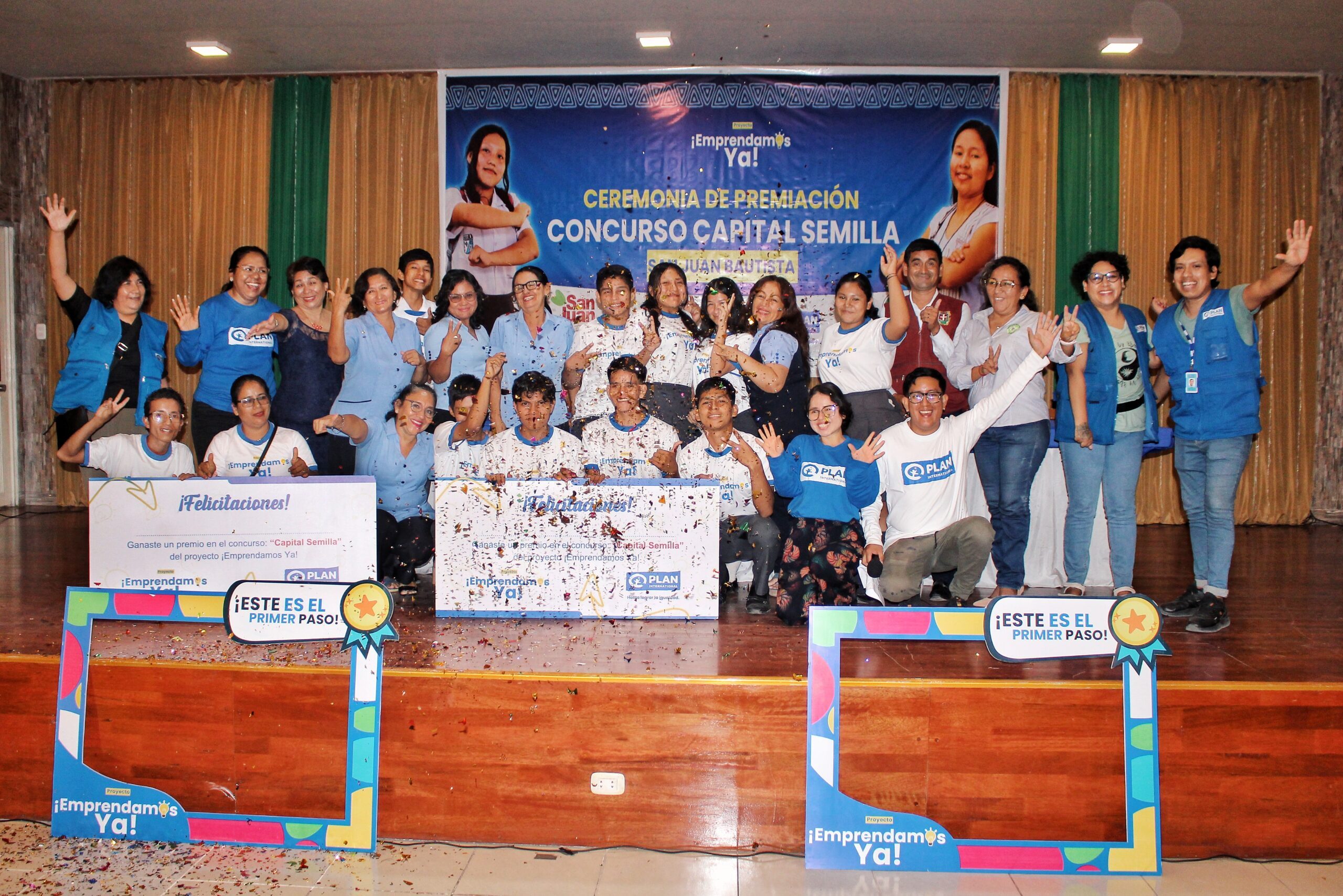 Participantes del Proyecto "¡Emprendamos Ya!" Fase 2 en la ceremonia de premiación del distrito de San Juan Bautista.