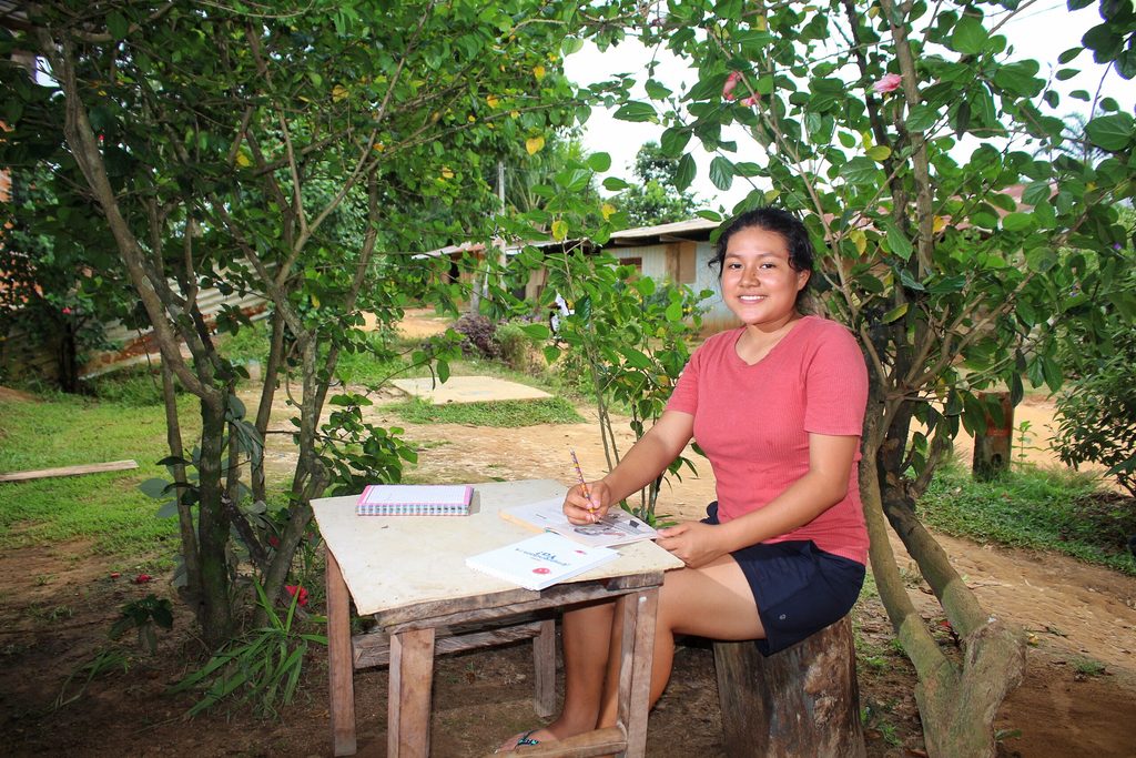 Zue estudiando y preparándose para su futuro.