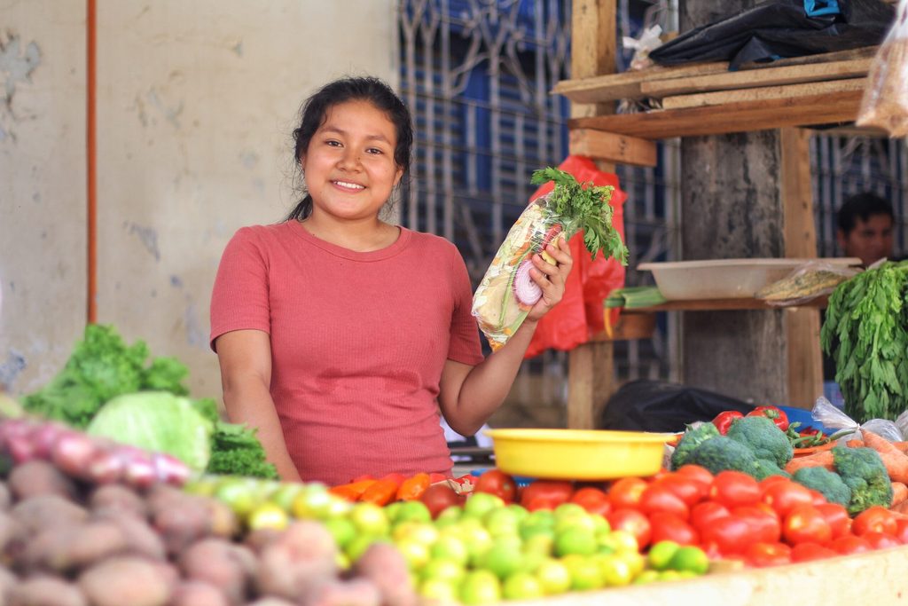 Zue mostrando la proyección de su idea de negocio a futuro.