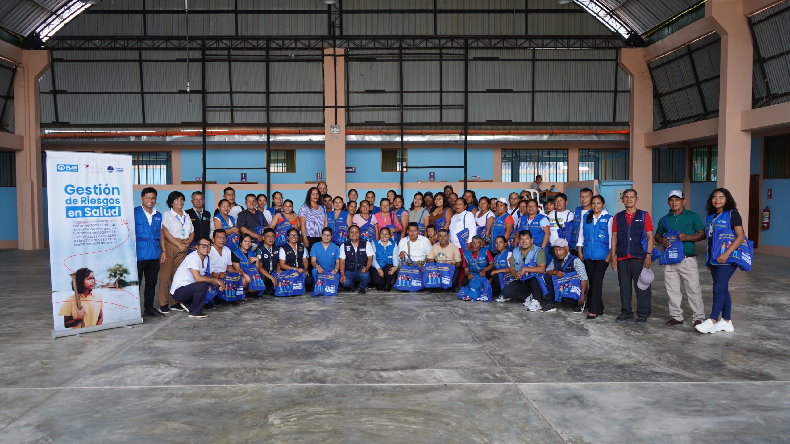 Staff de Plan International, operadores de salud, agentes comunitarios, instituciones aliadas en cierre del proyecto "Gestión de Riesgos en Salud" en Nauta, Loreto.