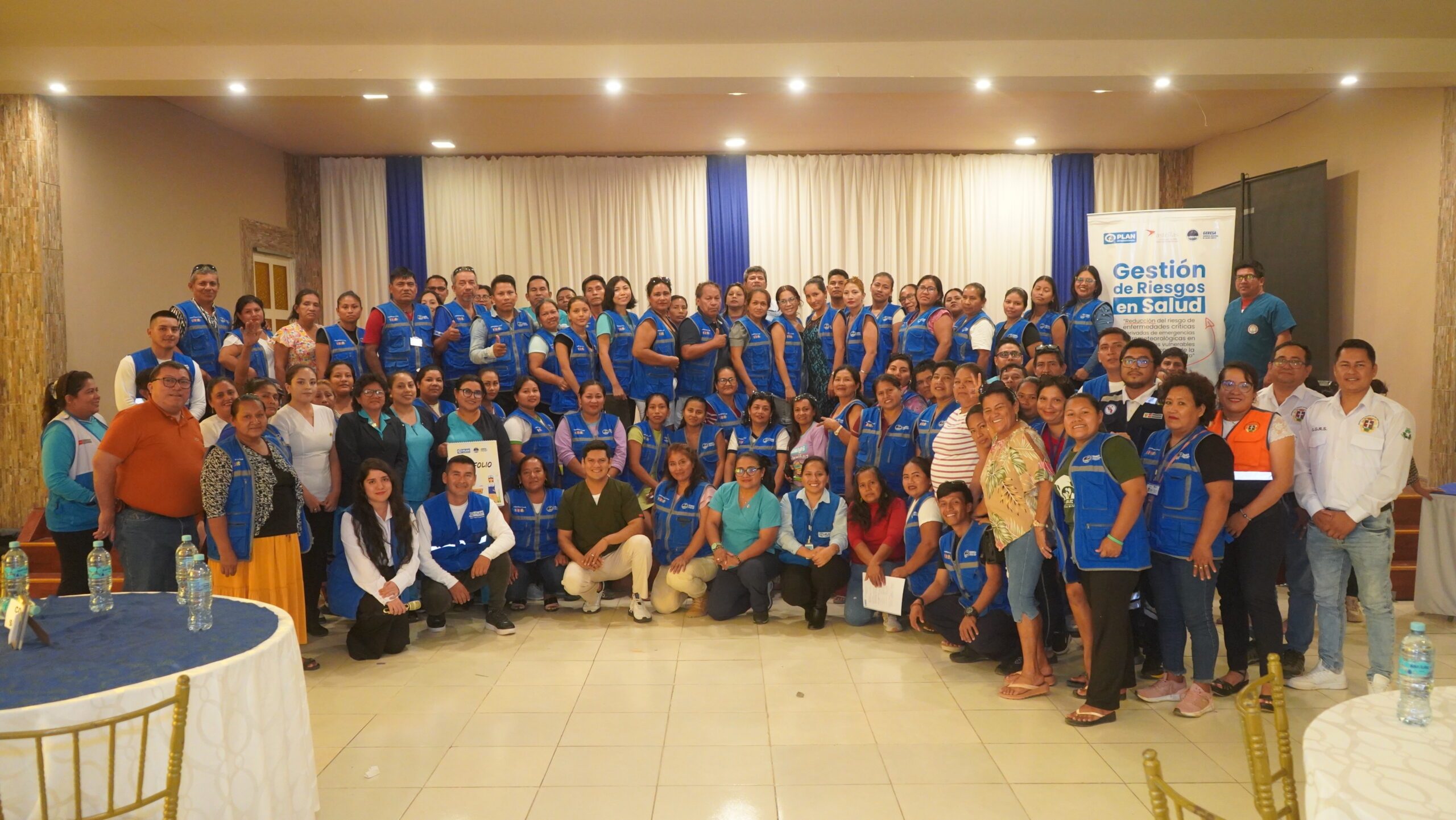 Staff de Plan International, operadores de salud, agentes comunitarios, instituciones aliadas en cierre del proyecto "Gestión de Riesgos en Salud" en Nauta, Loreto.