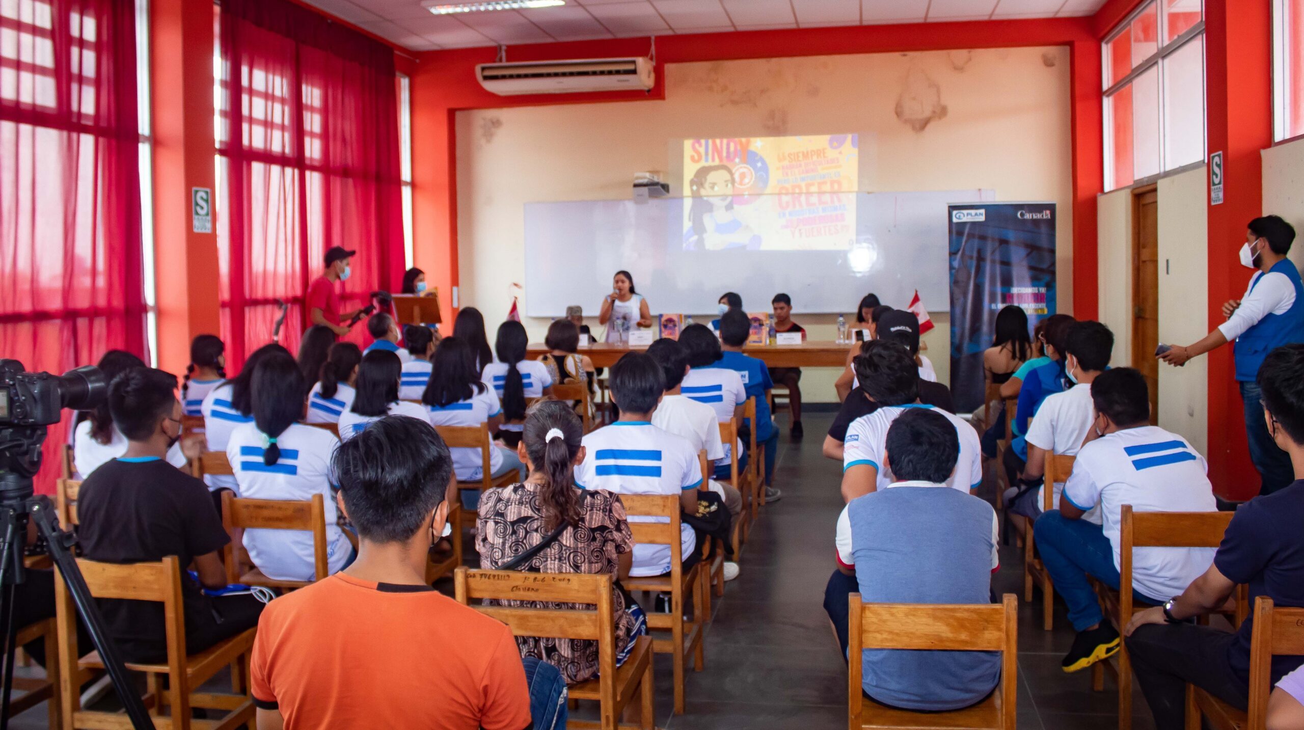 Campeonas y Campeones del Cambio del proyecto ¡Decidamos Ya! Reducir el embarazo adolescente en Loreto presentando libro "Somos el cambio". 