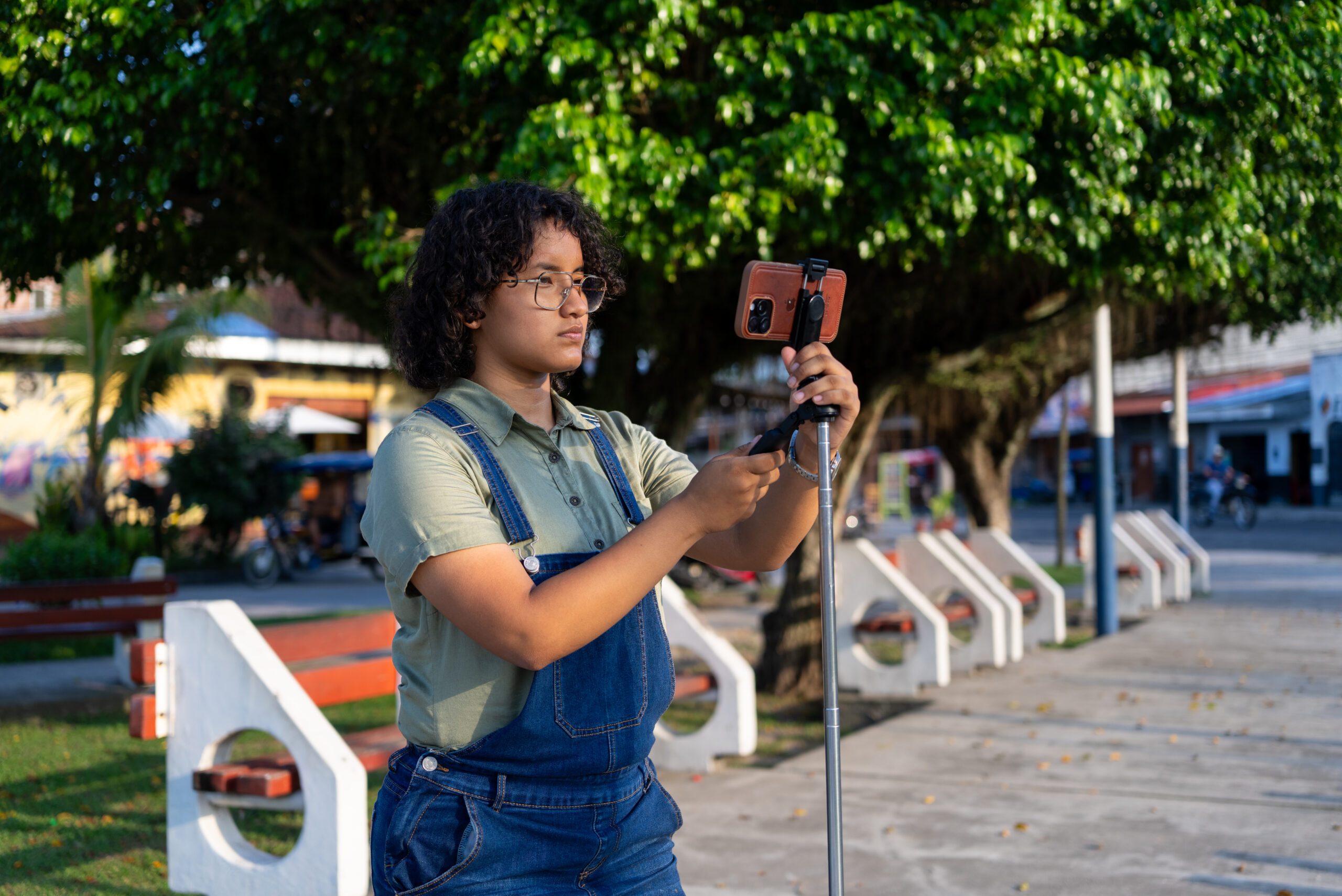 Scarlet de Loreto grabando con su teléfono
