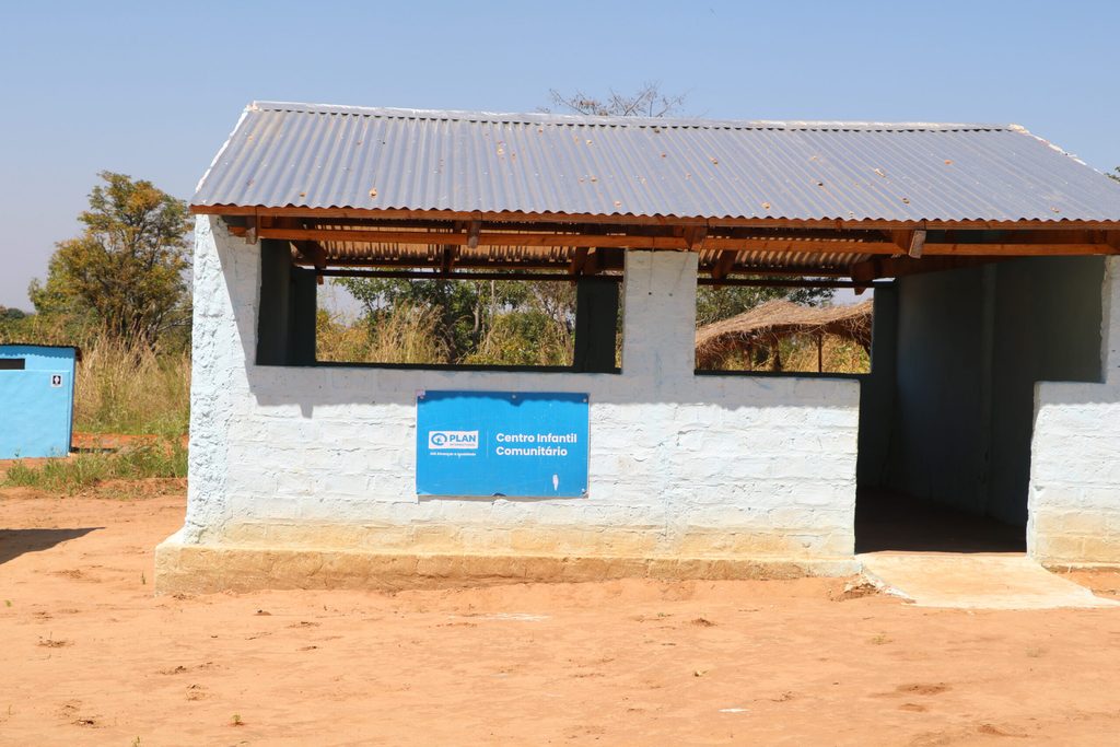 Uma das 16 escolinhas e igual número de sanitários edificados em Lugela