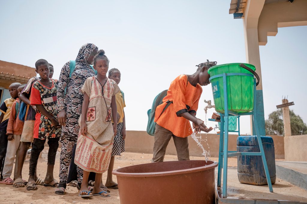 Children wash their hands before eating.