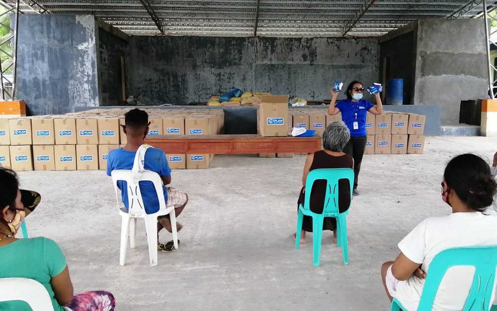 Distribution of hygiene kits in the Philippines