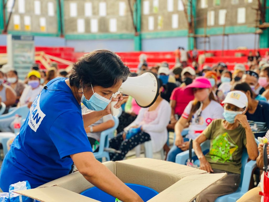 Ging conducting an orientation on the contents of the hygiene kits distributed to the affected areas