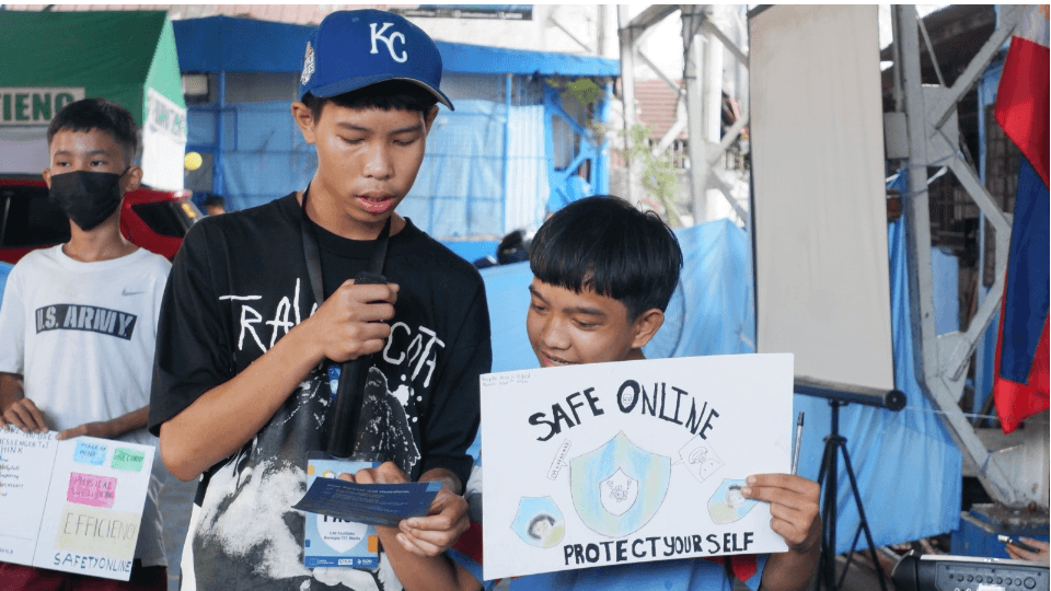 John Paul, one of the trained CAY facilitators helping one of the participants in reading the prepared explanation on his output. Part of the celebration is the Poster Making Contest of Barangay 737, Manila. The theme of the contest revolved around the discussion during the roll-out session and their thoughts with the question answered through the CAY’s art- “Bilang bata o kabataan, paano ka makakatulong sa pagpuksa ng OSEC?”