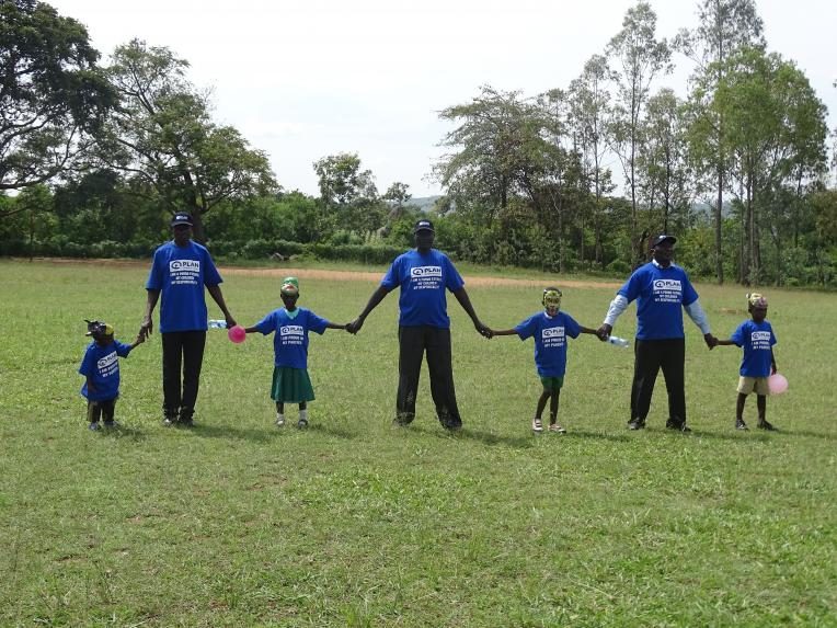 Fathers and the children participating in the Father-child fun day