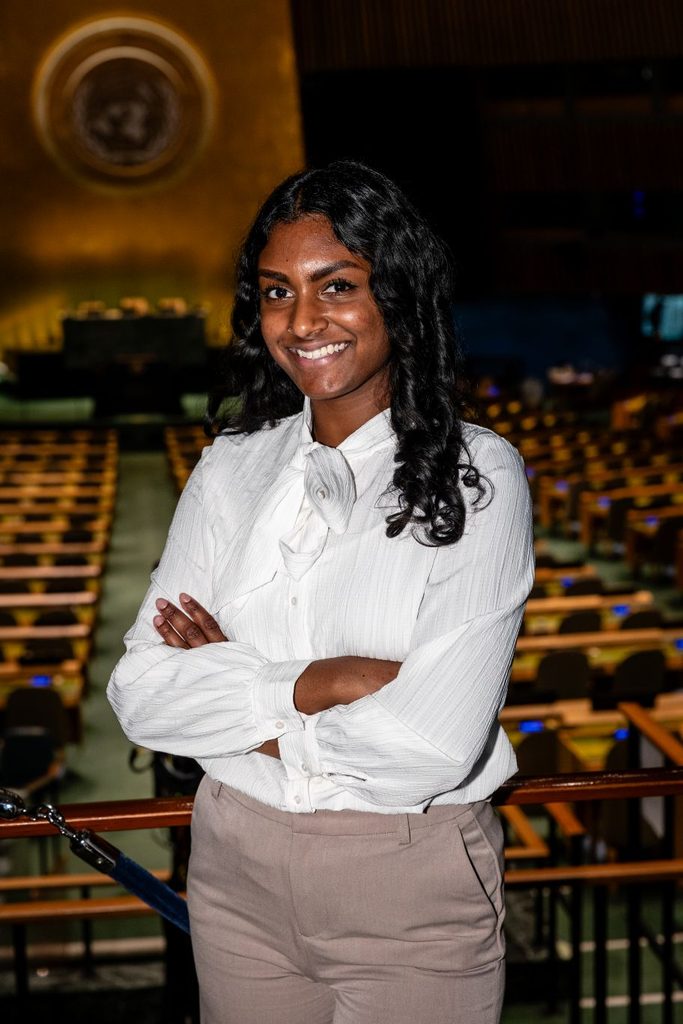 Vithya, 21, Germany