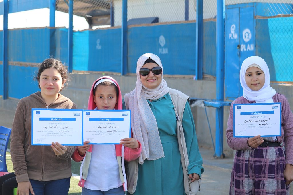 Graduation ceremony, Azraq Camp, 2023. For over eight weeks, participants took place in sessions covering topics such as parenting, life skills and more. 