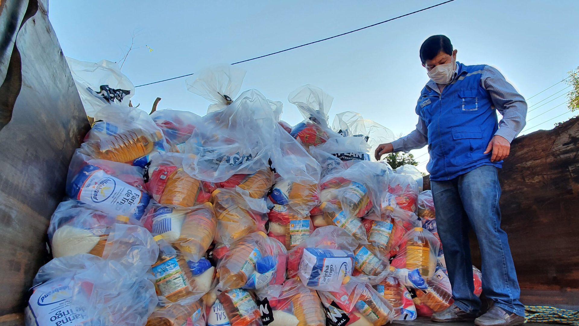 Entrega de kits de alimentos