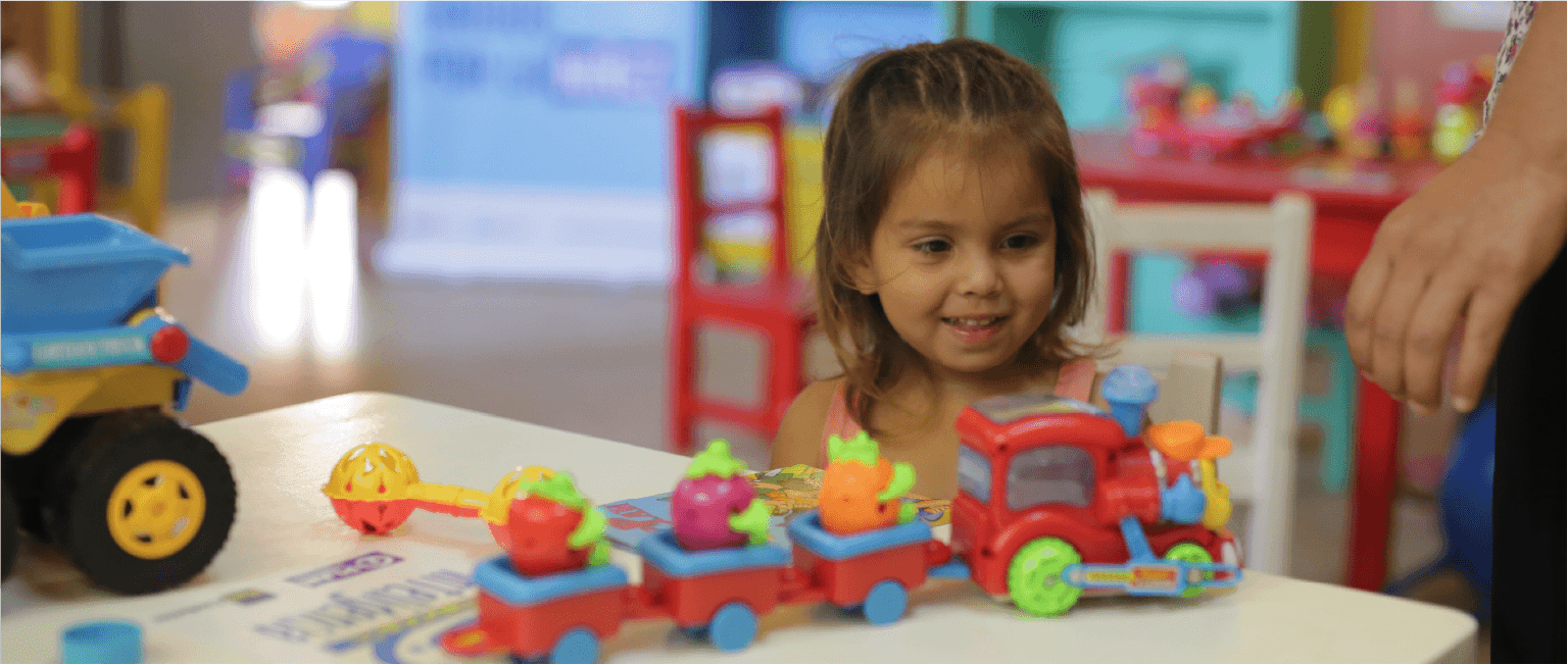 niña jugando