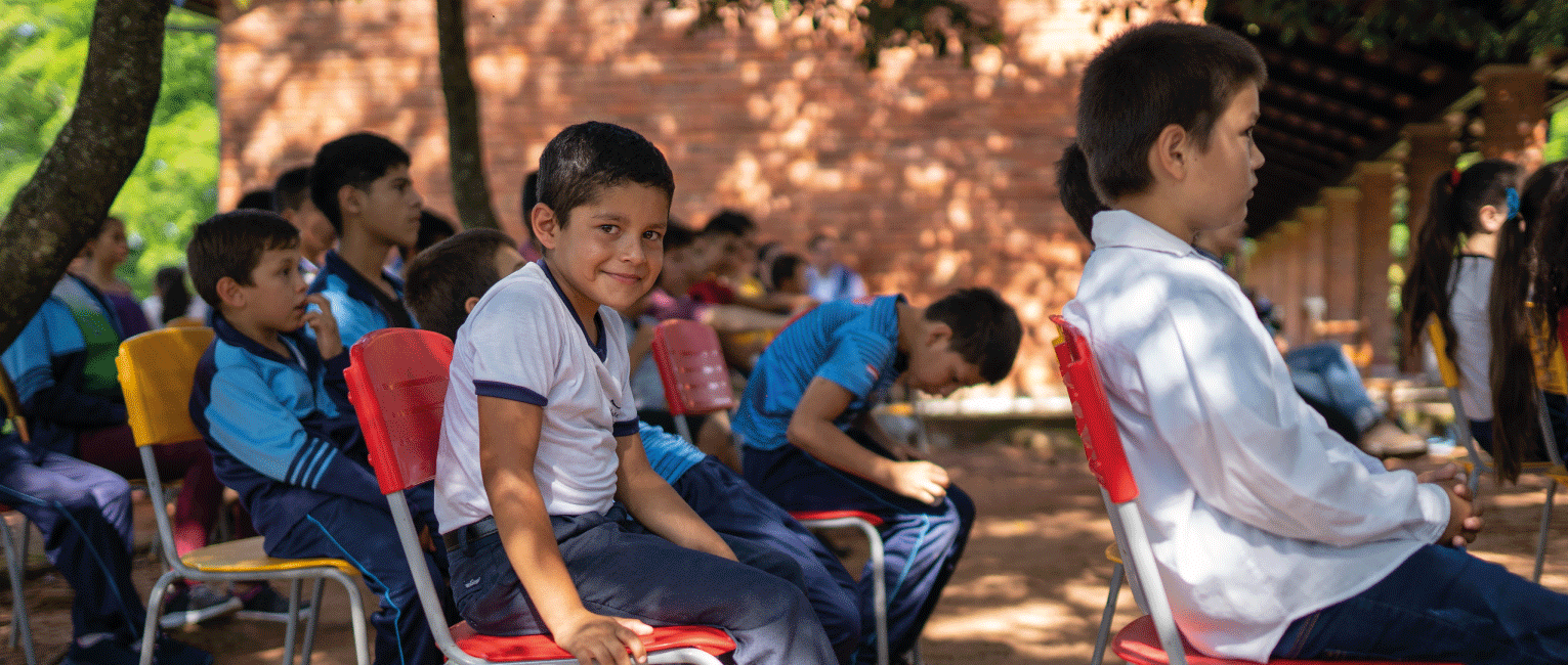 niños en escuela