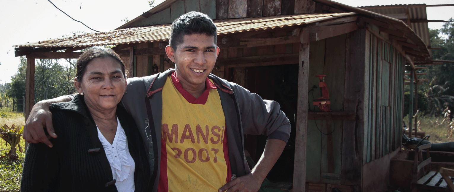 madre y joven de comunidad