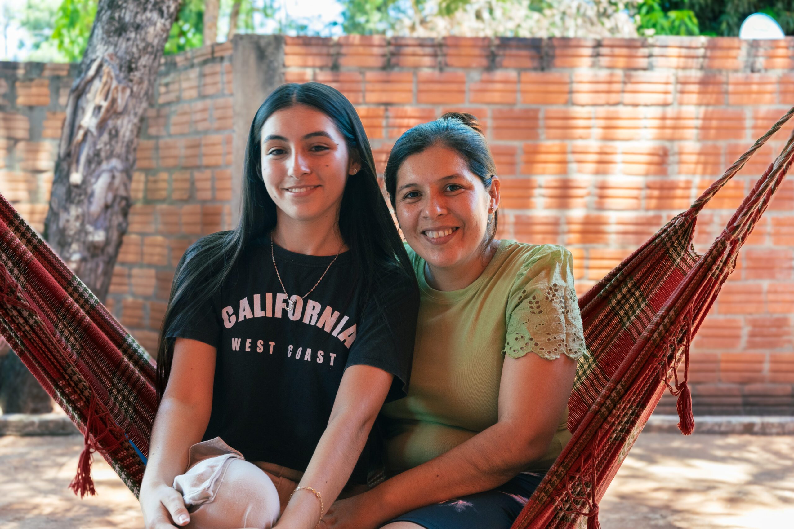 Mariela y luz ahora siguen llevando esperanza y educando para que su comunidad se encuentre libre de discriminación.