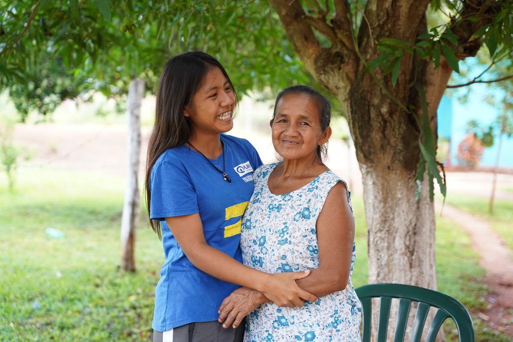 Camila y su madre, Santa.