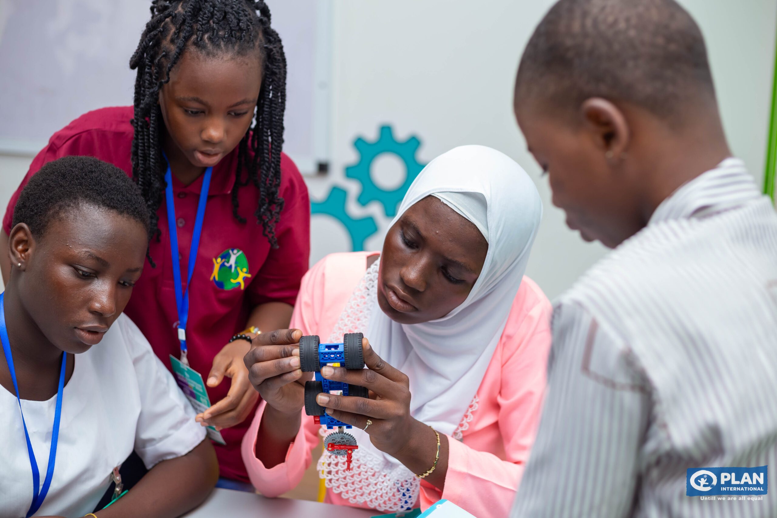 4 girls are building a robot. 