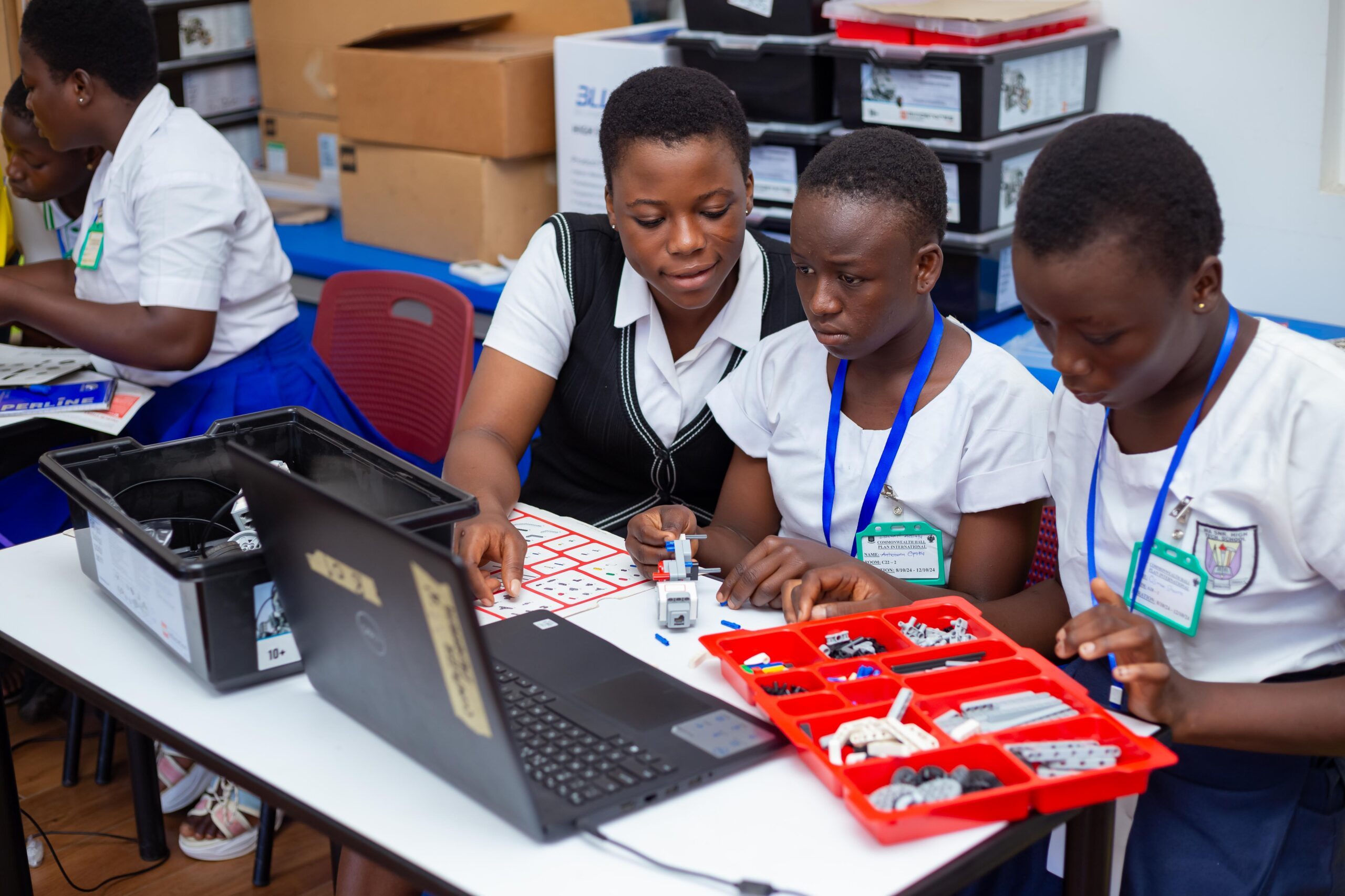 3 girls learn at a desk.