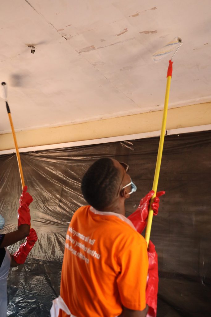 Young people painting the Kasungu VSU.