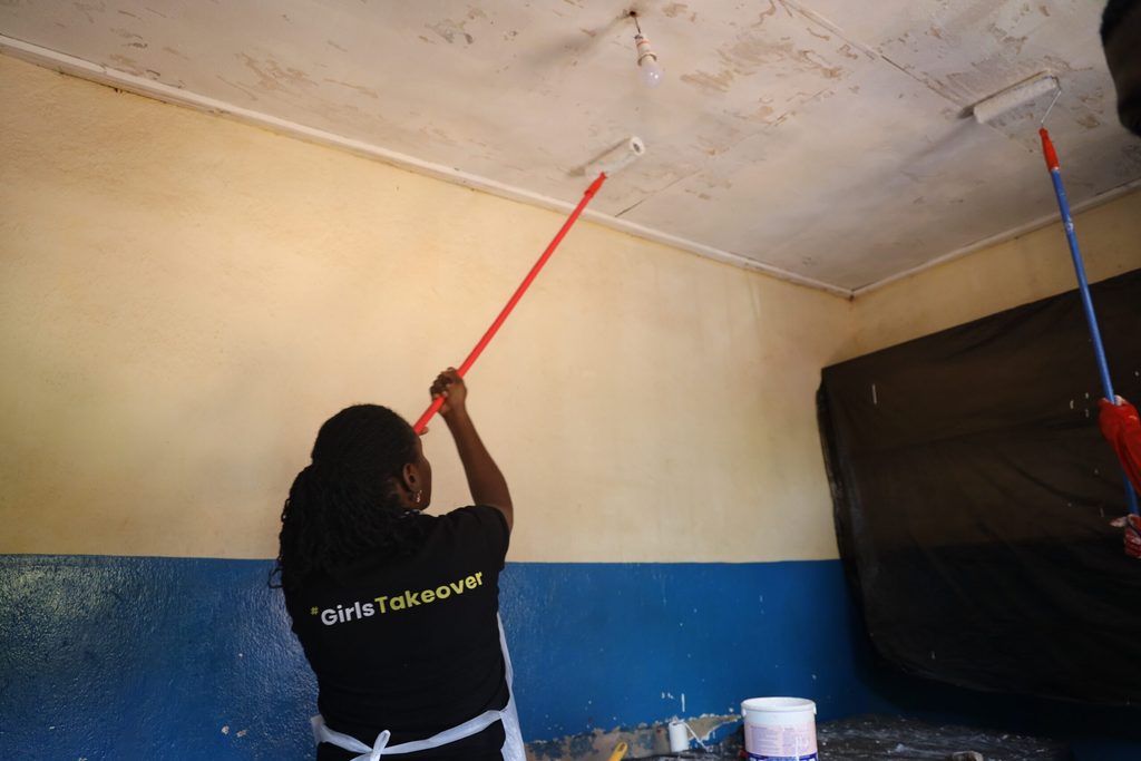 #GirslTakeover!! Painting the Kasungu VSU.