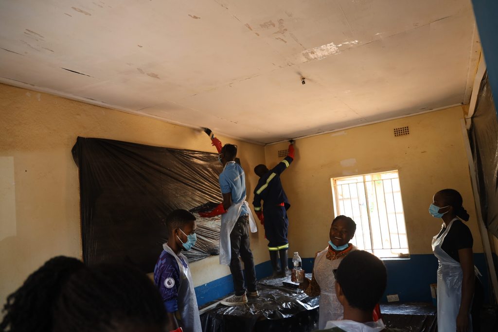 Young people painting the Kasungu VSU.