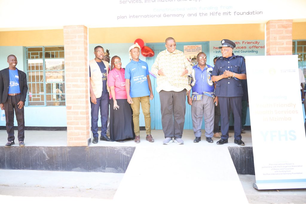 Traditional Authority Kampingo Sibande, Former Vice President, Plan Malawi CD and Police Commissioner handing over the YFHS Corner