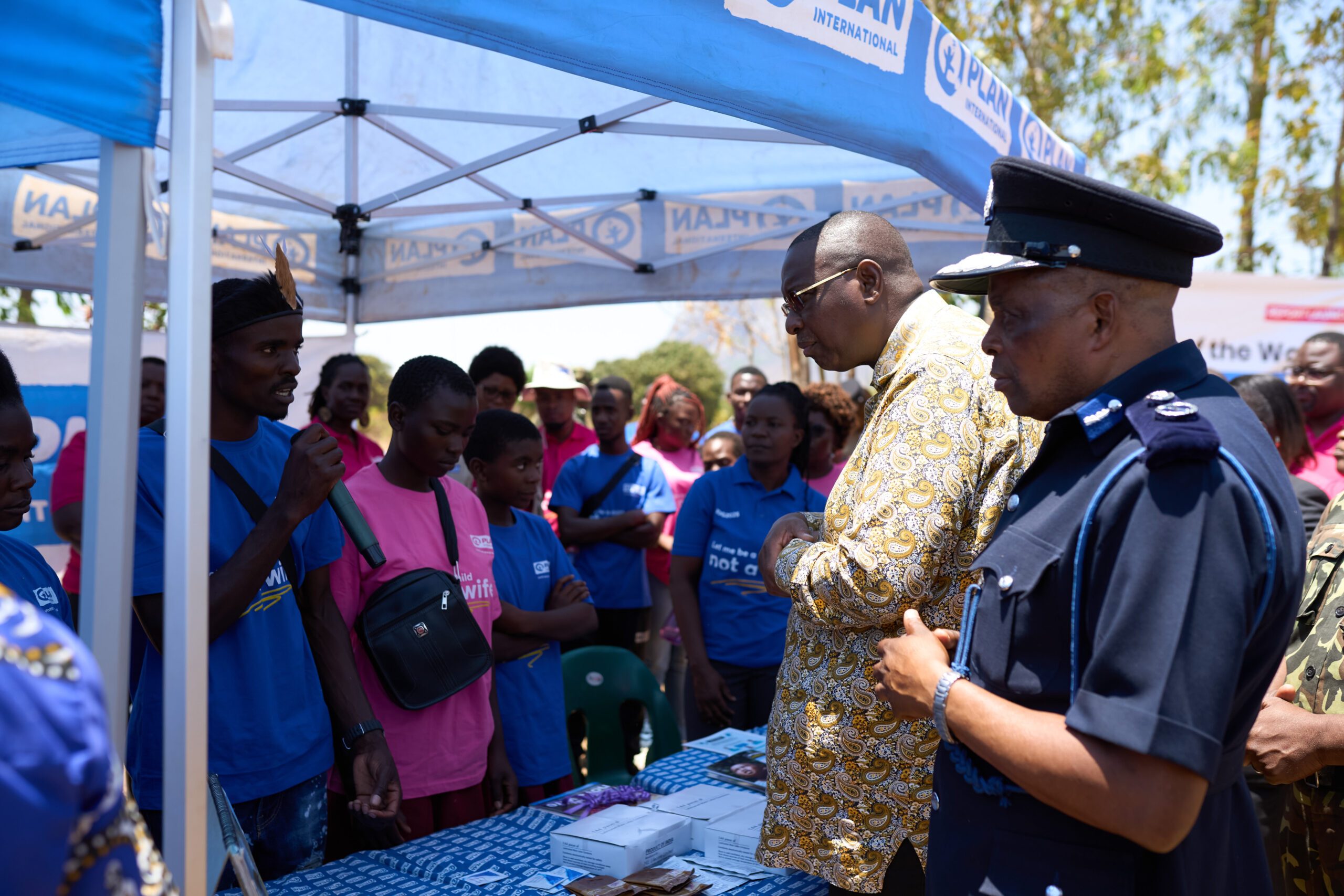 The Police Commissioner North and Former Veep appriciatinf Plan Malawi's work