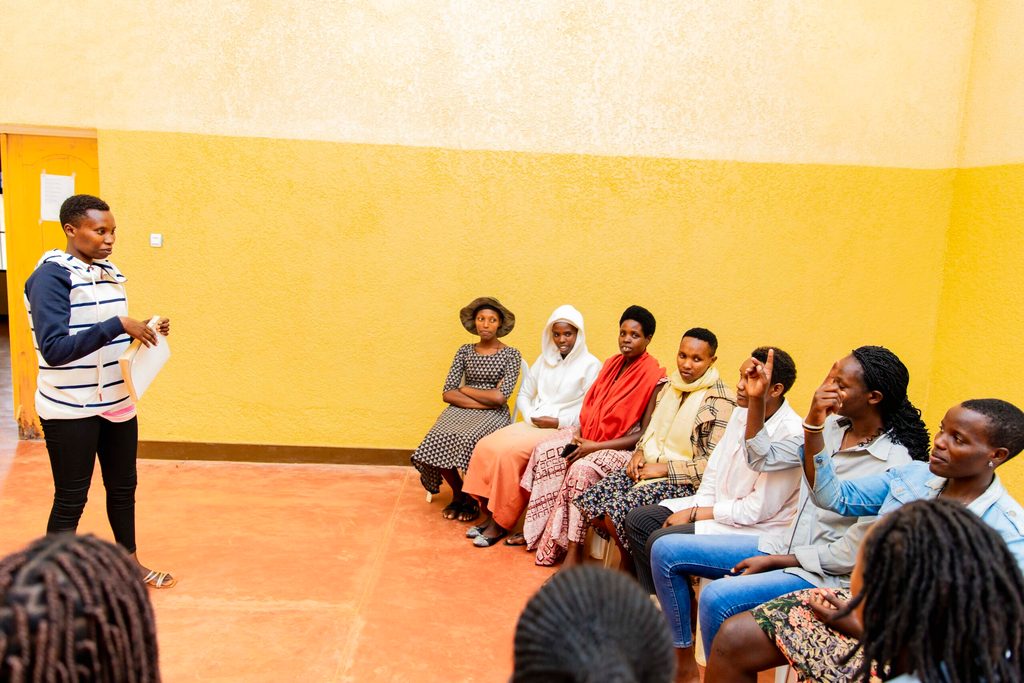 Rosette speaking to a sitting peer group whilst hosting a session. 