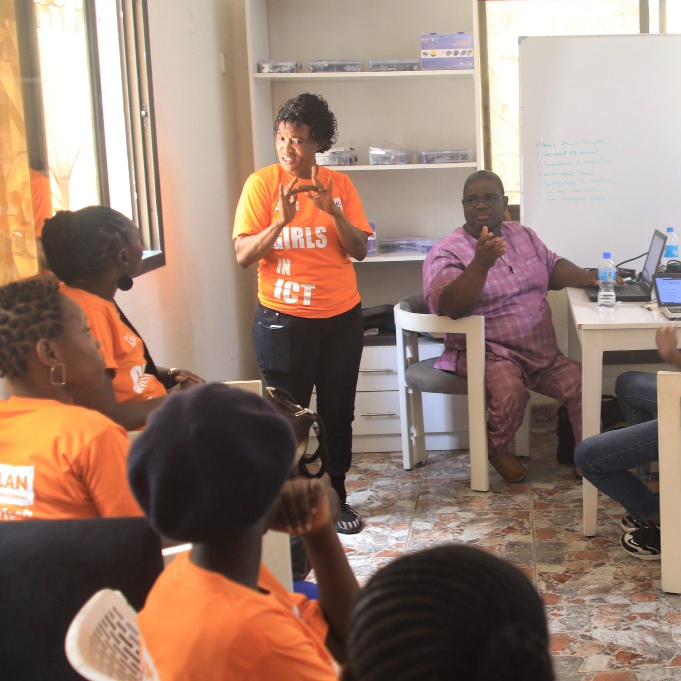 Fatu interpreting during a workshop session