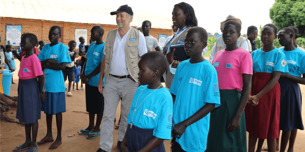 Regional Executive Director Roger Yates visiting a school in Yei, South Sudan