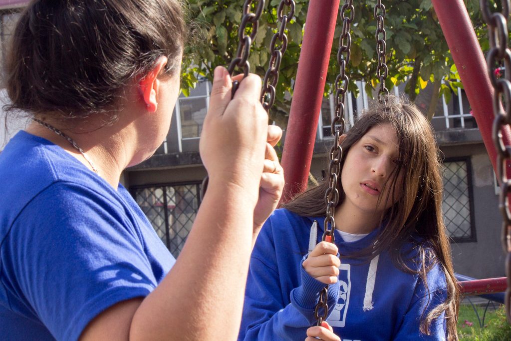 Maria, a 14-year-old Venezuelan teenager, faces the challenges of migration in Ecuador to continue her studies.