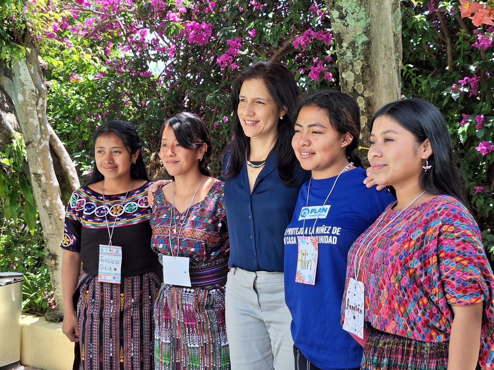 Participants in the regional meeting “Voices that Inspire” held in El Salvador, together with Carmen Elena Alemán, regional director of Plan International for Latin America and the Caribbean. ©Plan International