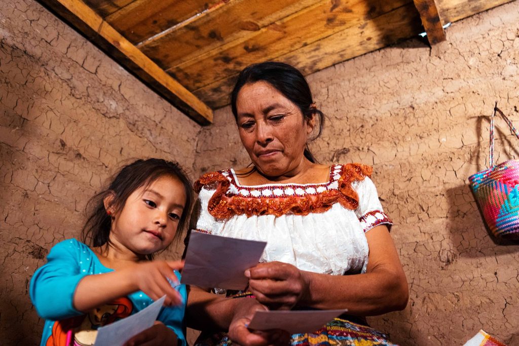 Alicia y su nieta