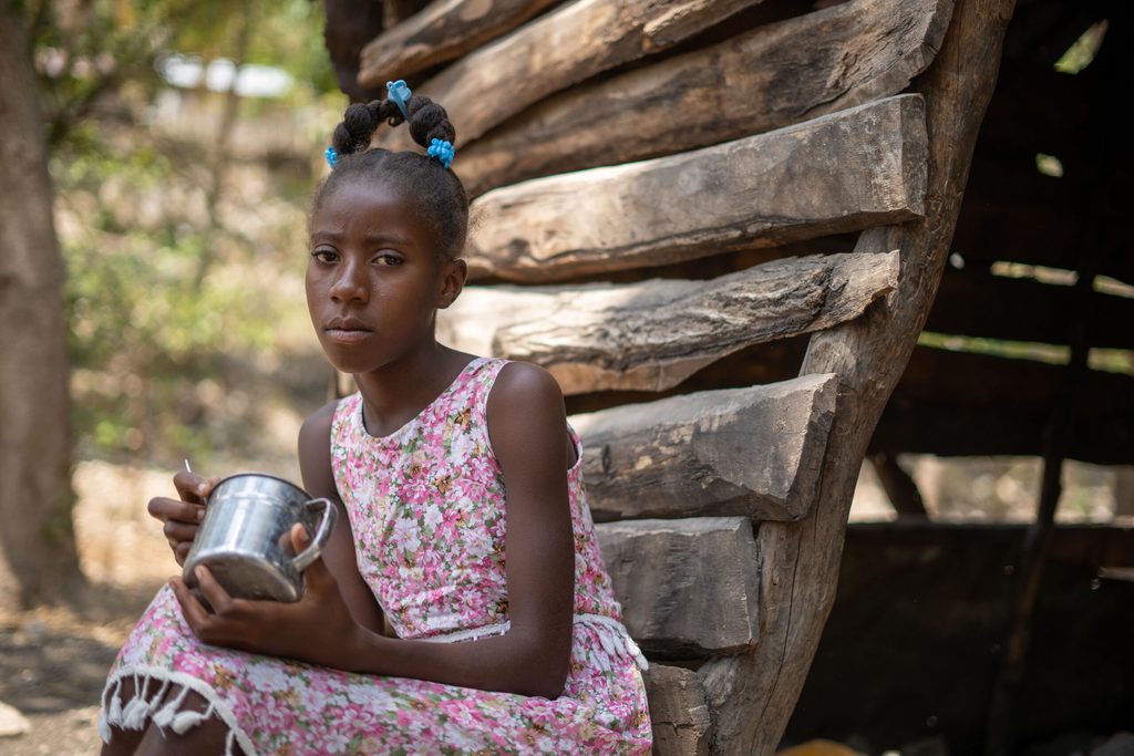 Chadeline de 12 años, dice que con frecuencia pasa días sin comer