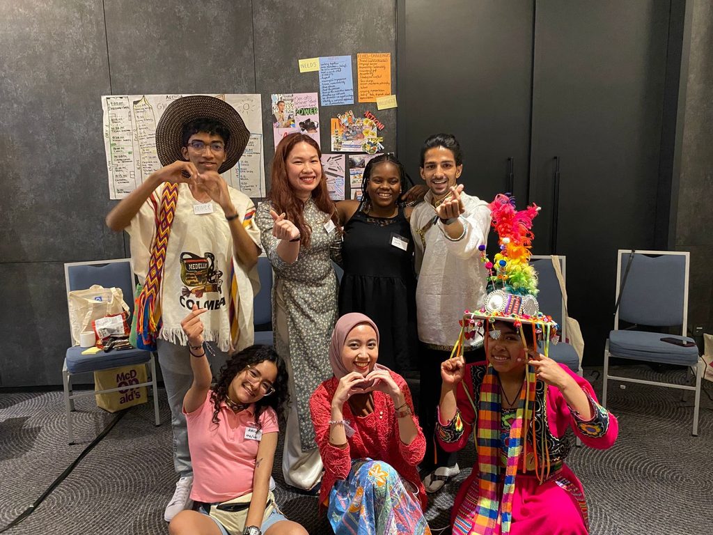 Jóvenes influenciadores reunidos en Jakarta, Indonesia