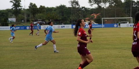 Fútbol femenino en comunidades de Brasil, Paraguay y Nicaragua para ganar el trofeo de la igualdad