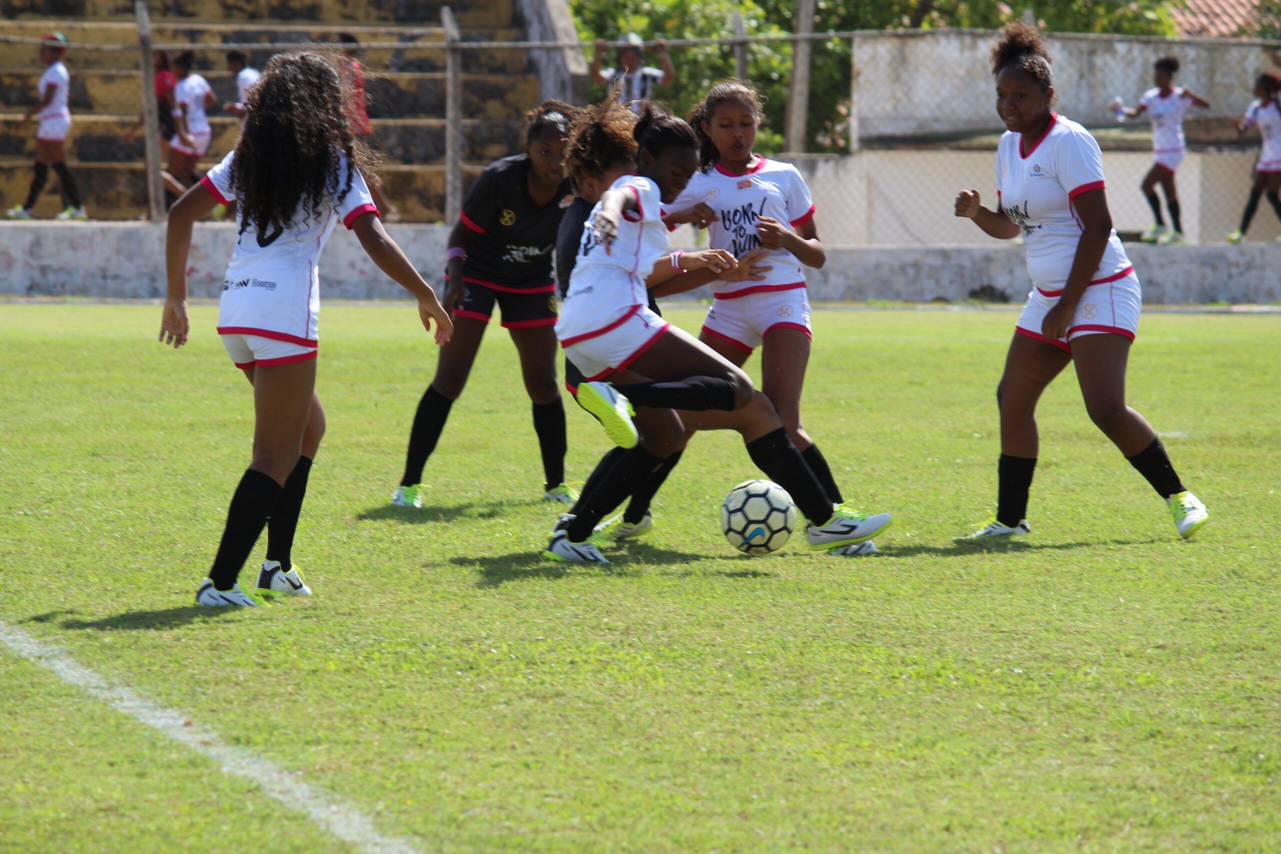 Participantes de "La League" en Brasil jugando por el campeonato. 