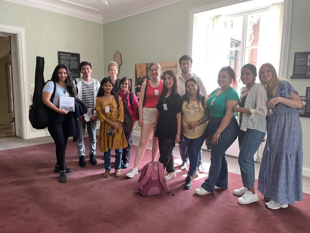 Visita al Parlamento con jóvenes del Ungdomsråd (consejo consultivo de sno)