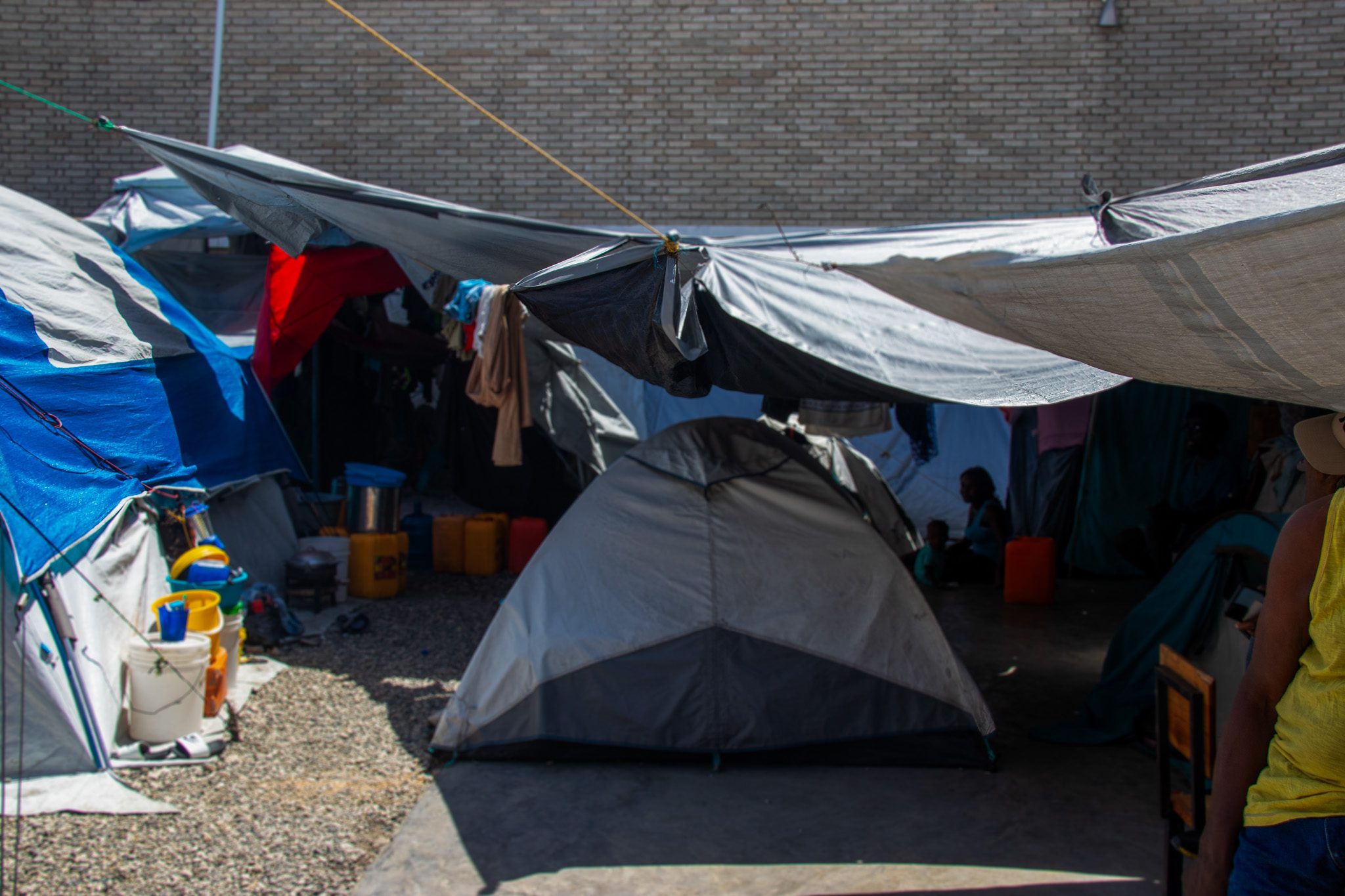 Una madre y su hijo en un centro de acogida en Haití. ©Plan International