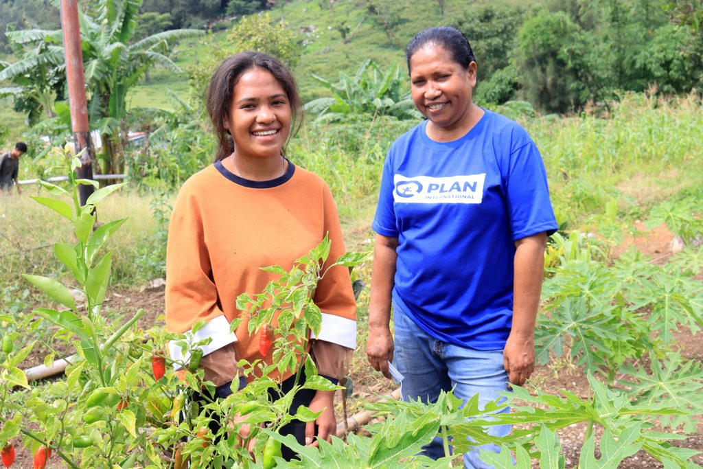 Girls, Farms, Vegetables