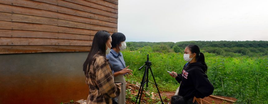 girls, camera, reporter