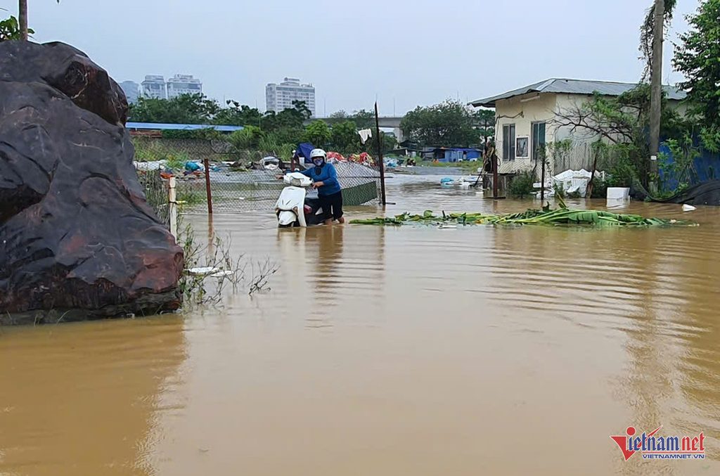 Heavy flooding in Vietnam © VietnamNet