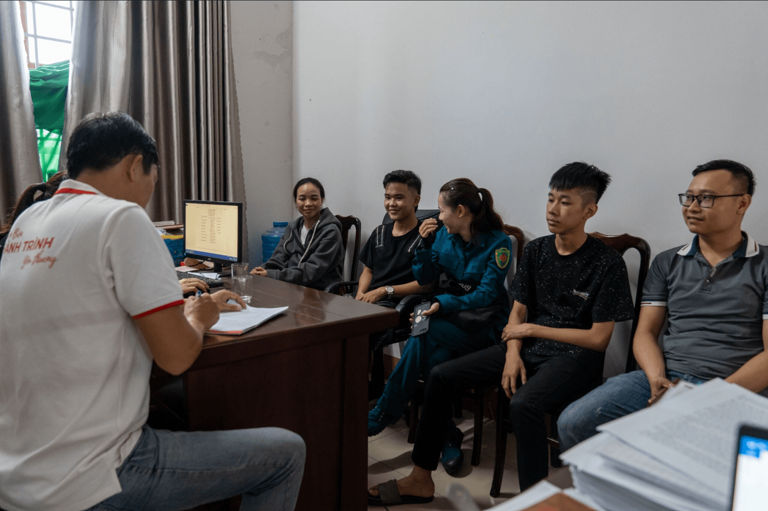 Interview with Dong Luong Community Response team (From left to right: Nguyet Anh, Truong, Be, Xuan, Lam) © Plan International Vietnam